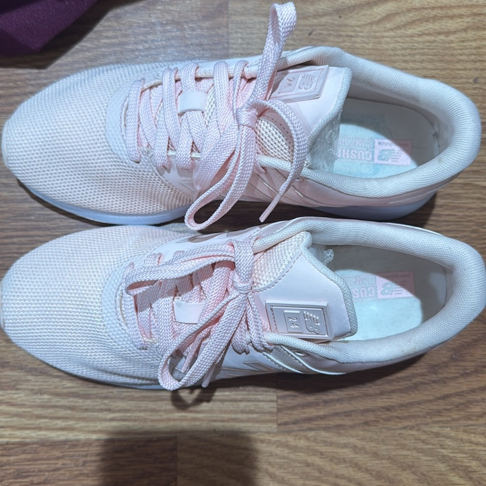 New Balance - Picture 4 of 8